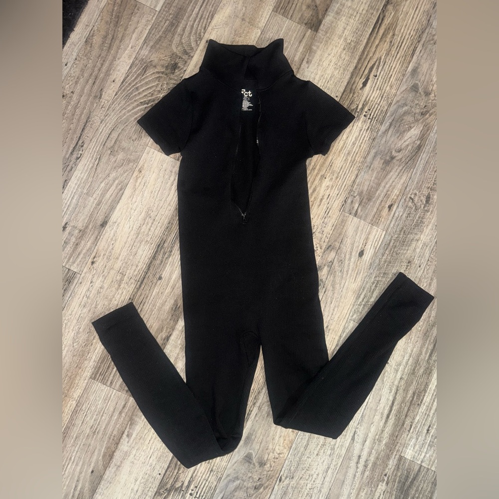 Black Short-Sleeve One-Piece Jumpsuit